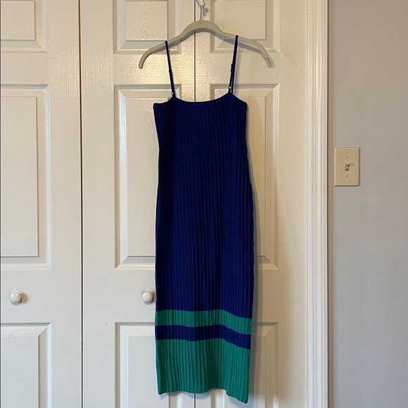 Klesis Ribbed Midi Dress - Picture 2 of 5